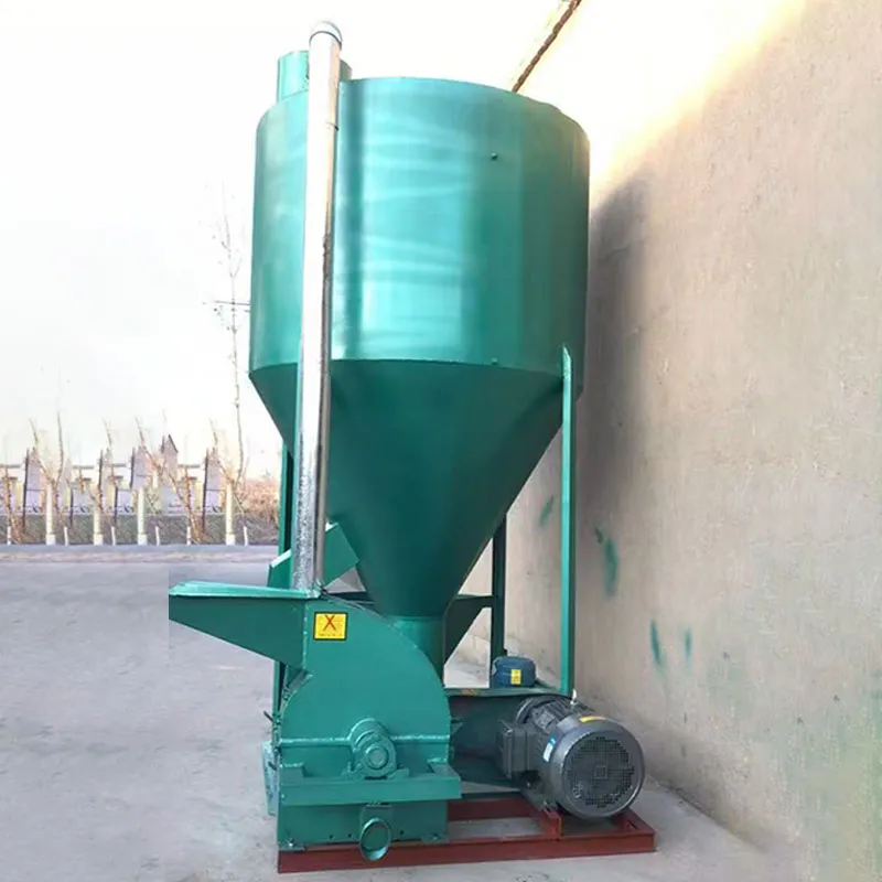 Вертикальный кормосмеситель 9HLP - 2000